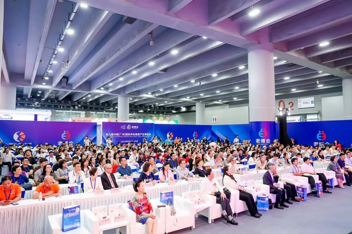 轻喜到家亮相2024广东家博会Bwin必赢获评年度领军企业(图3)
