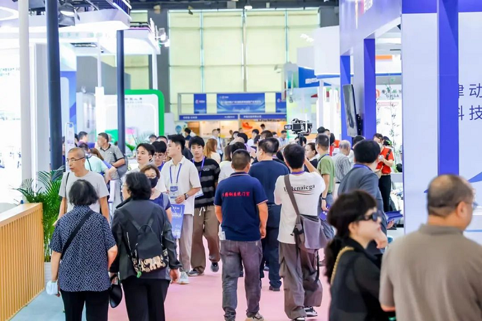 轻喜到家亮相2024广东家博会Bwin必赢获评年度领军企业(图4)