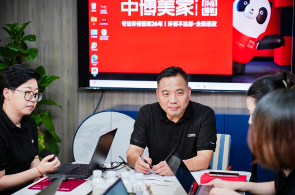 必赢国际焕新了家装·2024领军企业巡礼中博美家董事长凌春粮：专注环保装修美好生活从家开始(图4)