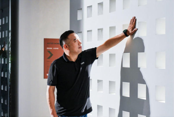 必赢国际焕新了家装·2024领军企业巡礼中博美家董事长凌春粮：专注环保装修美好生活从家开始(图2)