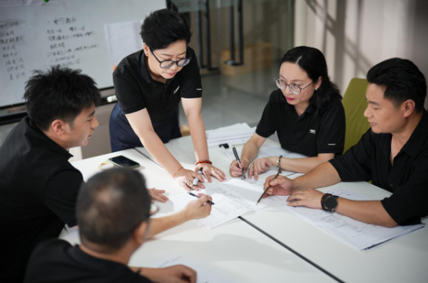 必赢国际焕新了家装·2024领军企业巡礼中博美家董事长凌春粮：专注环保装修美好生活从家开始(图3)