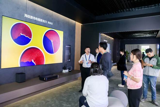 海信百吋电视矩阵亮相2024电博会让消费者零距离感受美好生活(图3)