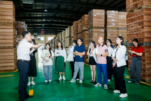 2024世界地板大会召开久盛必赢国际纯实木地暖地板荣膺中国国家品牌等七大殊荣(图8)