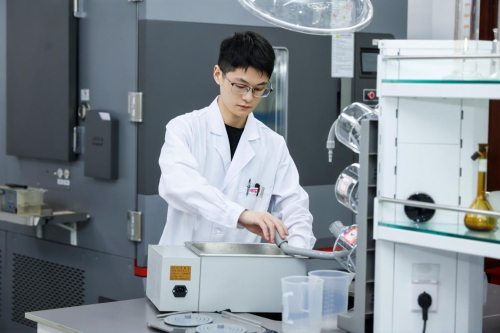 大王椰荣获“十大生态板品牌”、“优秀板材制造企业”称号(图8)