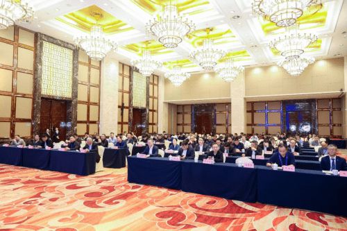 2024板材与家居品牌创新研讨会举行大王椰荣必赢国际获多项行业优秀称号(图2)