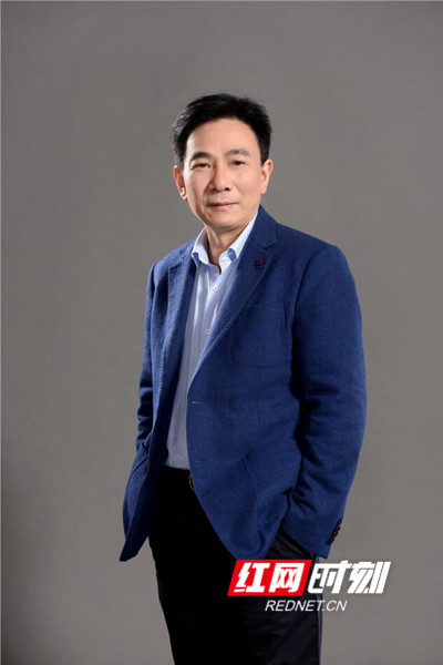 前瞻Bwin必赢2025｜美迪装饰钟菊成：以设计为翼领航高定全案新赛道