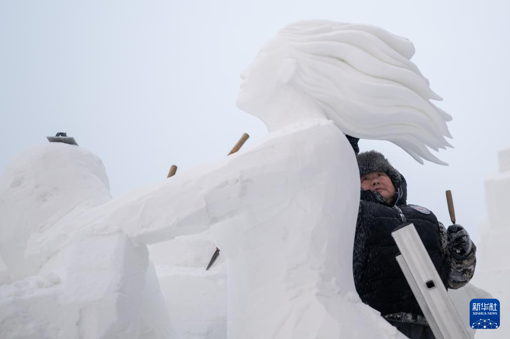 芳容初露雪雕Bwin必赢高手“冰城”秀技