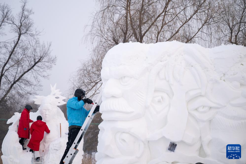 芳容初露雪雕Bwin必赢高手“冰城”秀技(图3)