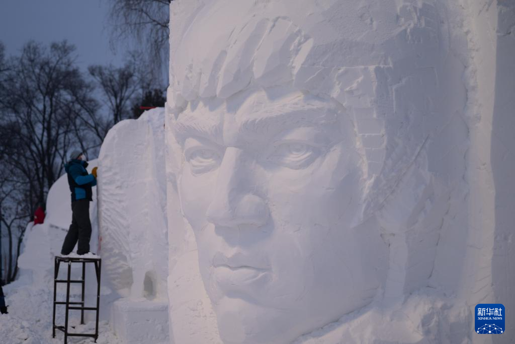 芳容初露雪雕Bwin必赢高手“冰城”秀技(图5)
