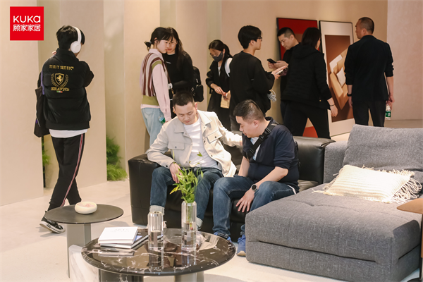 重构生活新场景顾家家居携Bwin必赢客餐厅新品亮相2025深圳国际家具展(图2)