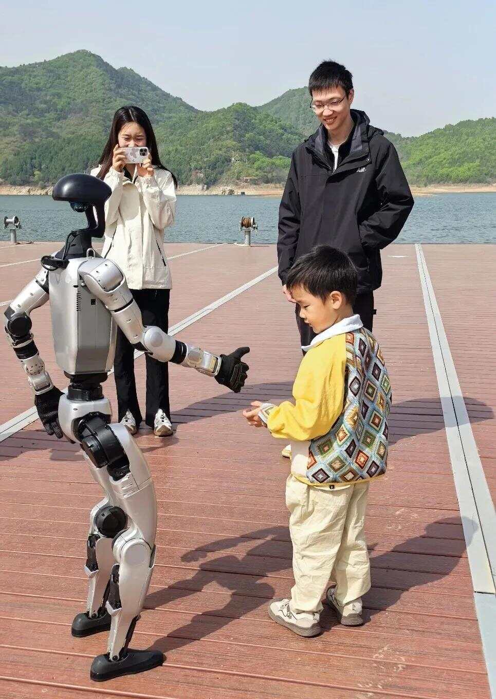 必赢国际保姆机器人加速落地何时能成家中“好帮手”？(图2)