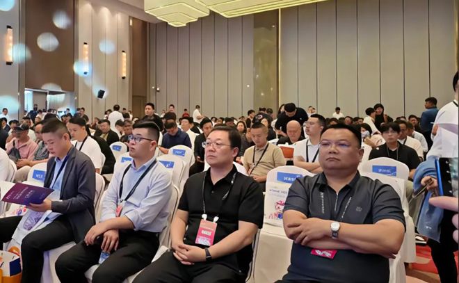 新能格尔斯团队赴首届中国（兰考）家居产业高质量发展大会调研(图1)