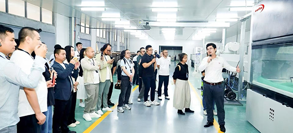 玛格实木涂装升级发布会在重庆举行(图4)